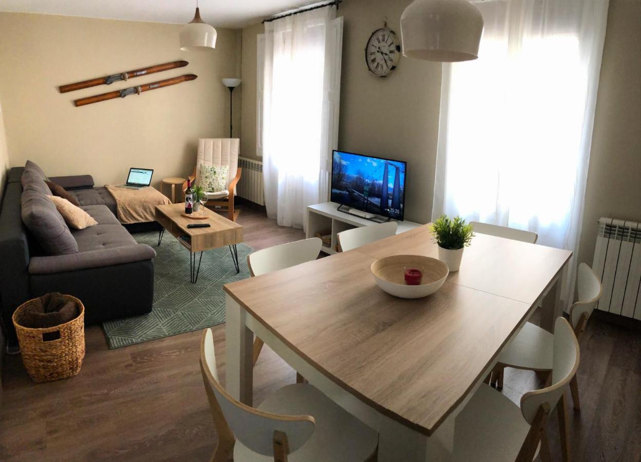 Apartamento Acogedor Y Familiar - Wifi+Chromecast Puigcerda Exterior photo
